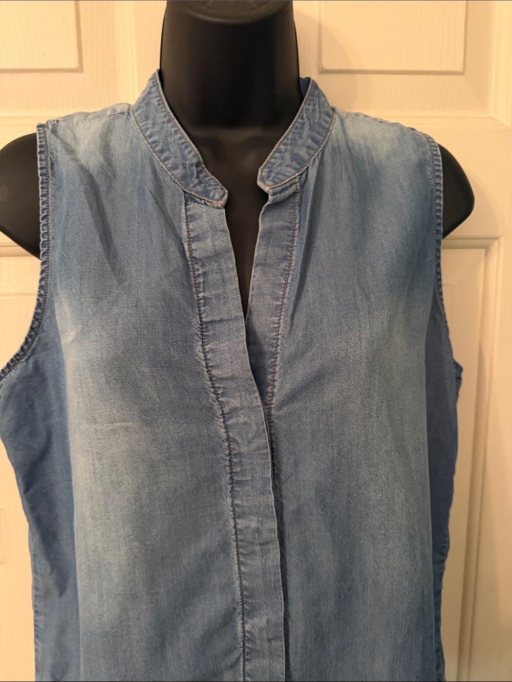 Cloth & Stone via Anthropologie Sleeveless Tencel Button Front Top. Sz M - Picture 2 of 6